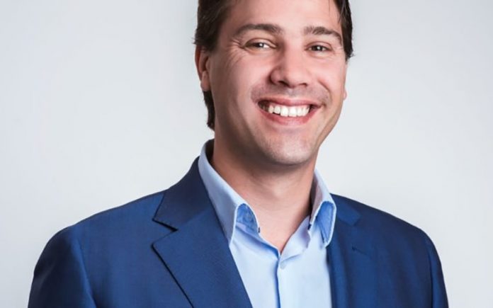 جاستین سان مدیر عامل eToro را به ناهار کاری با وارن بافت دعوت کرد